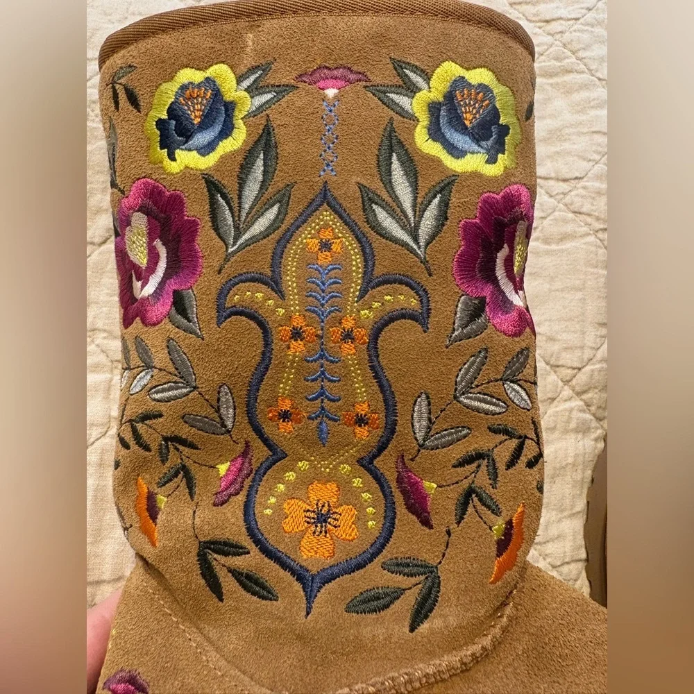 Ugg Australia Juliette Floral Embroidered Chestnut Brown Boots US 7 Euro 38